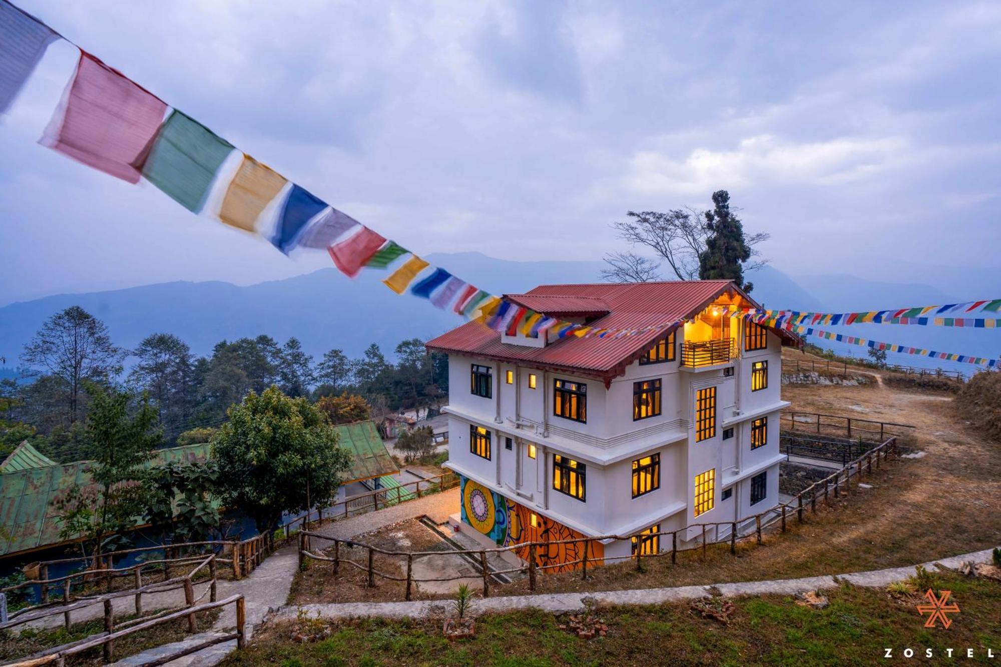 Zostel Rinchenpong Hostel Exterior photo